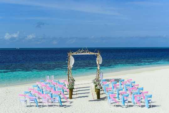 海滨婚礼现场部署图片