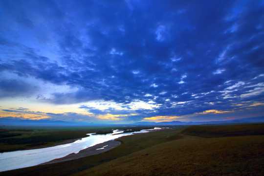 新疆伊犁河谷景色图片