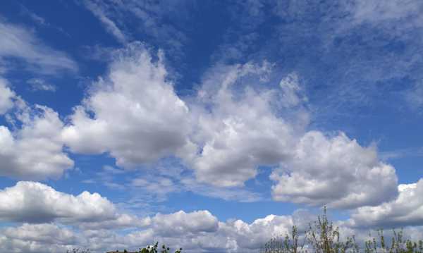 蓝天云彩飘云图片