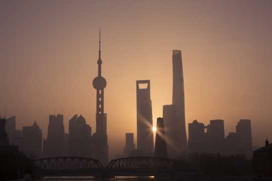 上海魔都的朝阳风光图片