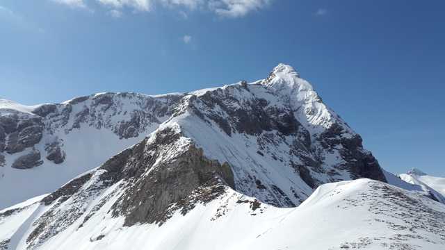 阿尔高冬日雪山图片