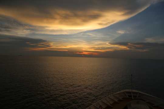 海上残阳风光图片
