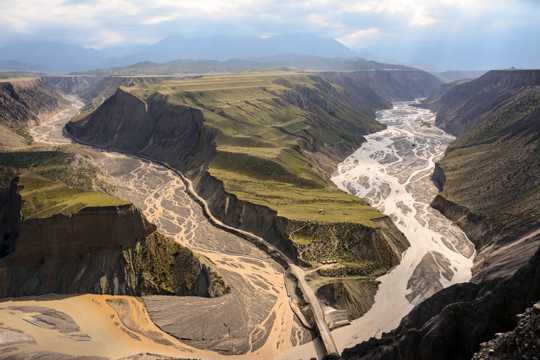 新疆乌苏大峡谷光景图片