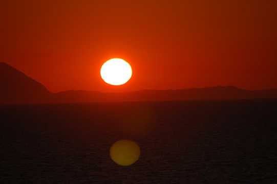 海平面朝阳景物图片