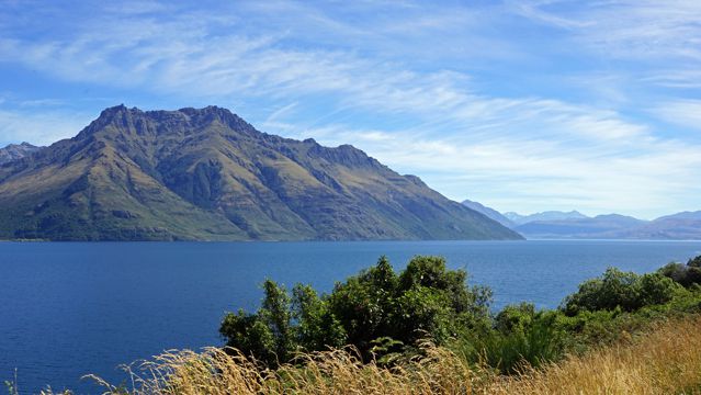 新西兰瓦卡蒂普湖自然景致图片