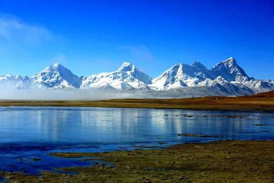 西藏卓木拉日峰风光图片