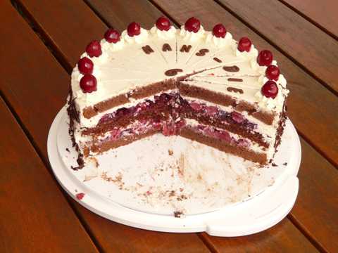 经典黑树林蛋糕图片