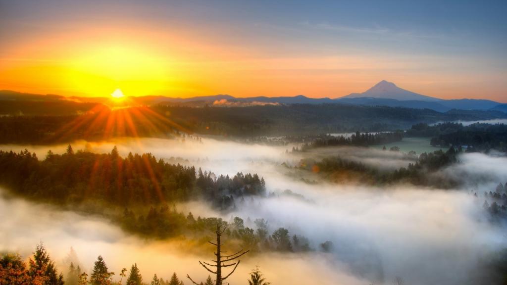 升起太阳的山水风景图片